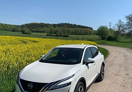 Nissan Qashqai 1.3 DIG-T MHEV 140PS N-Connecta Kamera