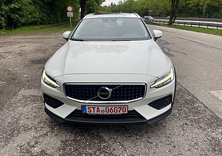 Volvo V60 Cross Country Pro AWD