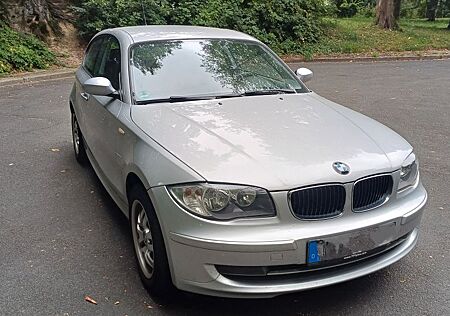 BMW 118i - Lichtpaket, 8 Alus, Steuerkette neu