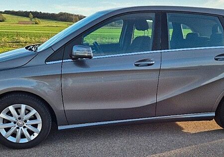 Mercedes-Benz B 180 Gepflegter Zweitwagen mit wenig Kilomet