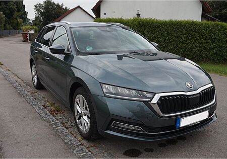 Skoda Octavia Combi 1.5 TSI First Edition ACC+NAV+KEYLESS+AHK