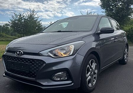 Hyundai i20 Automatik/Navi/R.F.Kam/SHZ/L.H/Garantie