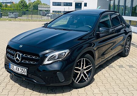Mercedes-Benz GLA 180 - LED - Pano - Navi - Night - Tüv Neu