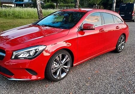 Mercedes-Benz CLA 180 Shooting Brake -