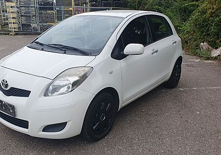 Toyota Yaris 1,0-l-Dual-VVT-i Cool Cool