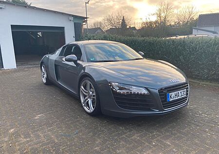 Audi R8 4.2 FSI quattro -