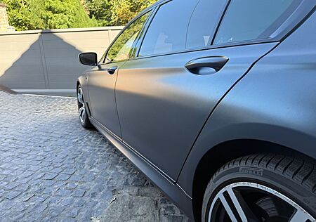 BMW M760Li xDrive -