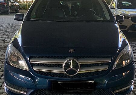 Mercedes-Benz B 180 BlueEFFICIENCY -Bi-XENON GRA