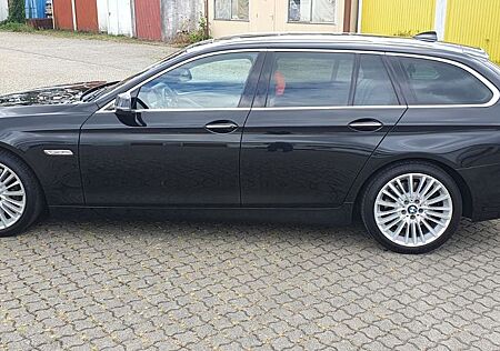 BMW 530d Touring A Luxury Line, Pano, AHK, Leder,