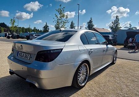 BMW 523i -