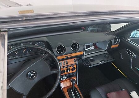 Mercedes-Benz 230 Oldtimer W123 Coupe