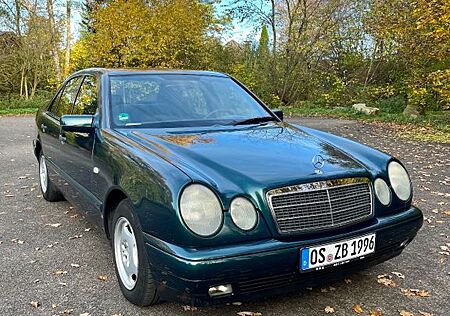 Mercedes-Benz E 200 CLASSIC / TÜV 03.2027