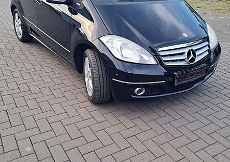 Mercedes-Benz A 180 CDI AVANTGARDE 2 Halter