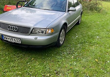 Audi A8 3.7 quattro tiptronic -