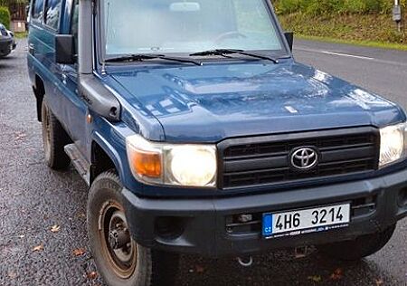 Toyota Land Cruiser HZJ 78