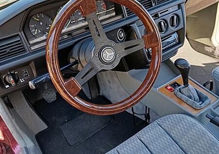 Mercedes-Benz 190 mit H-Zulassung