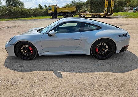 Porsche 992 Carrera 4 GTS Coupé