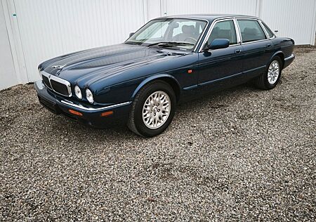 Jaguar XJ 3.2l V8 SHZ Navi TÜV9/2027 ohne Mängel 140tkm