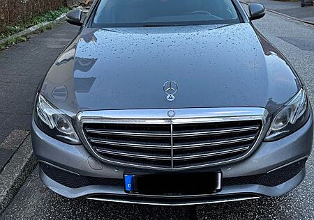 Mercedes-Benz E 220 E 220d T EXCLUSIVE Autom. EXCLUSIVE