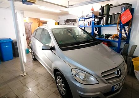 Mercedes-Benz B 170 -