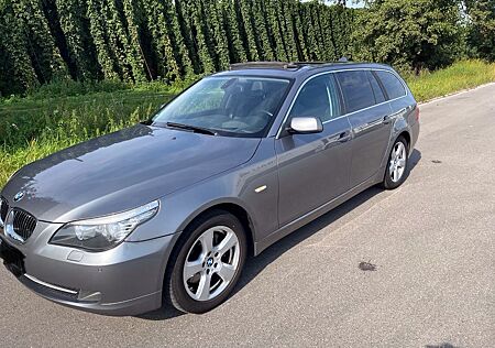 BMW 530i xDrive touring - Grau Leder:Schwarz