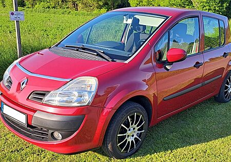 Renault Modus in schickem rot