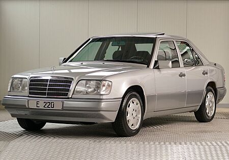 Mercedes-Benz E 220 W124 1. Hand 52.902 KM 5-Gang H-Kennz.