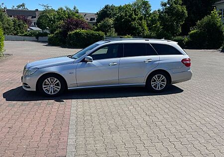 Mercedes-Benz E 300 CDI T BlueEFFICIENCY AVANTGARDE AVANTGARDE