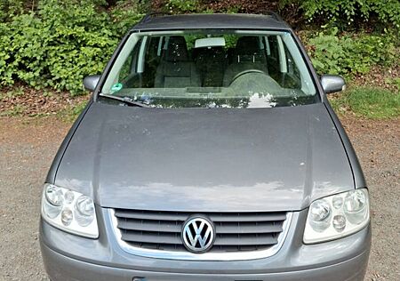 VW Touran Volkswagen 1.6,Scheckheft gepflegt,8-fach bereift