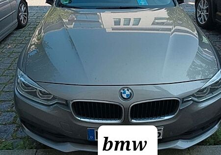 BMW 320i Touring Advantage