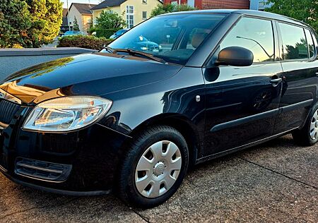 Skoda Fabia 1.2l sehr gute Zustand, Allwetterreifen