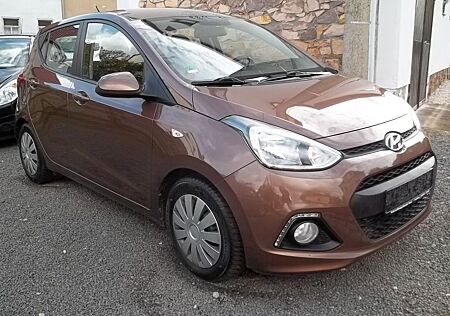 Hyundai i10 gebraucht kaufen Hyundai i10 1.0 FIFA World Cup Edition*Bj.10/14*Tüv 10/27*