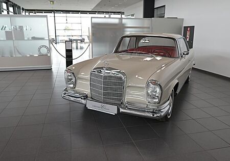 Mercedes-Benz 250 SE Coupe KOMPLETT RESTAURIERT/KÜHLER/SERVOLE