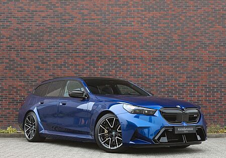 BMW M5 Touring | Marina Bay Blue - M Driver - AHK