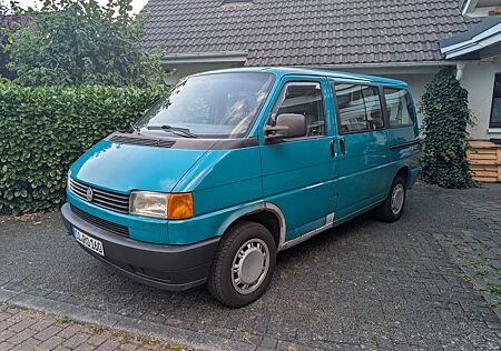 VW T4 Caravelle Volkswagen 2.5 Standard, selbstgebauten Bett