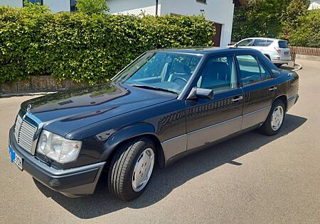 Mercedes-Benz 230 W124 E230 H-Kzh, 2 el.-Sitze vor. Euro-Egal