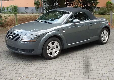 Audi TT Roadster in nimbusgrau/mokassin; HU 06/27