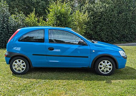 Opel Corsa C 2001 mit frischem TÜV und <200.00km!