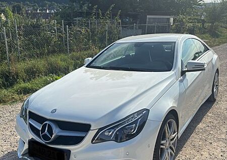 Mercedes-Benz E 250 Coupé Autom. -