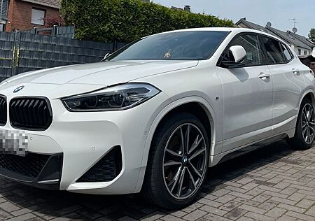 BMW X2 sDrive20i M-Paket | 8-fach bereift |