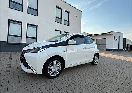 Toyota Aygo (X) Aygo (X) 1,0-l-VVT-i x-play x-play