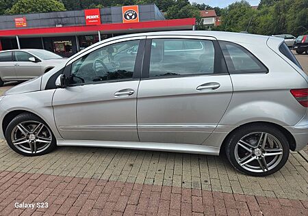 Mercedes-Benz B 200 -