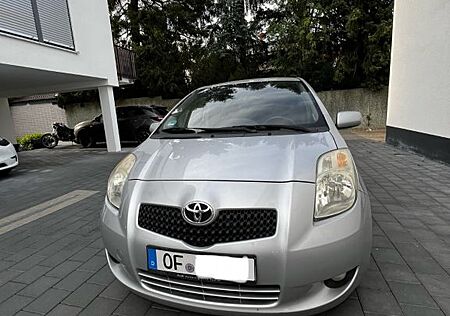 Toyota Yaris 1,3-l-VVT-i Cool Cool
