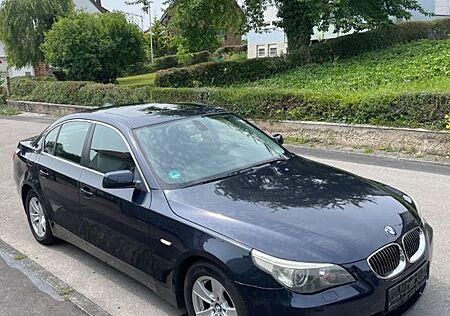 BMW 523i -