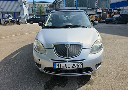 Lancia Ypsilon 1.2 8v -