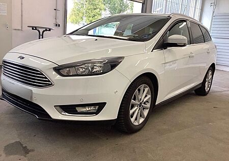 Ford Focus Turnier Titanium LED/PDC/SHZ/ZR NEU/BT