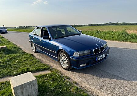 BMW 320i M-Paket ab Werk Alcantara