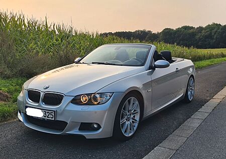 BMW 325i Cabrio M Sportpaket Leder Navi Schaltgetr.