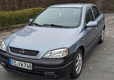 Opel Astra 1.6 -