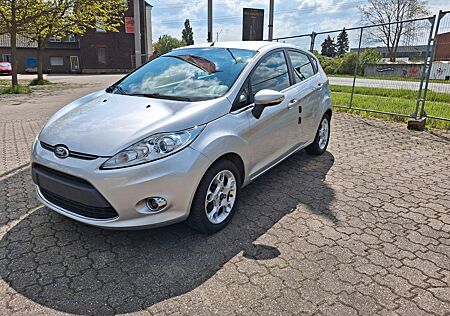 Ford Fiesta Titanium 1,25 Tüv neu Zahnriemen neu